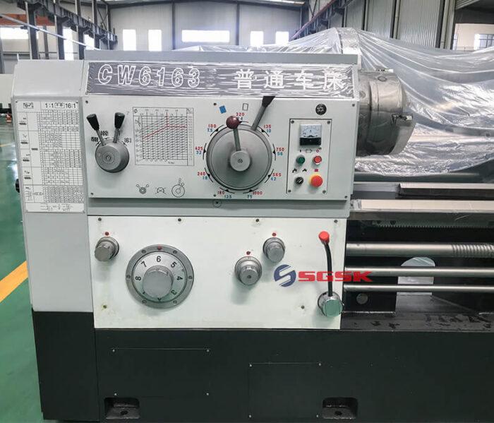 Тяжелый токарный станок CW6163E CW6263E