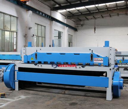 Электрический станок для резки листов Q11-3x1300 Q11-3x1500