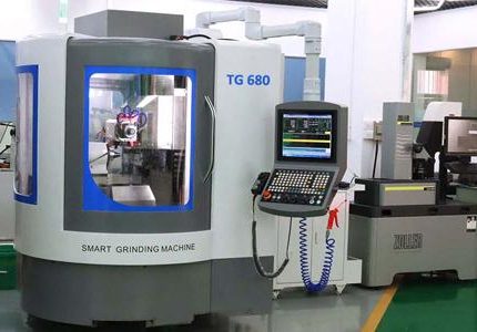 6-осевой инструментальный шлифовальный станок с ЧПУ TG680-1